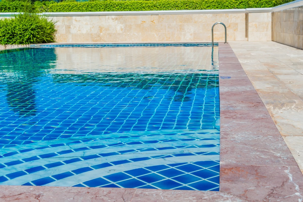 Controlling Algae in Your Swimming Pool