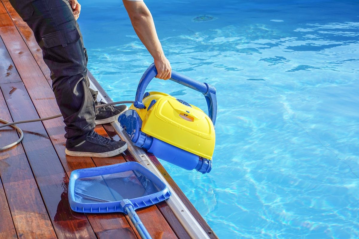 4 Tips for Finding a Pool Care Service