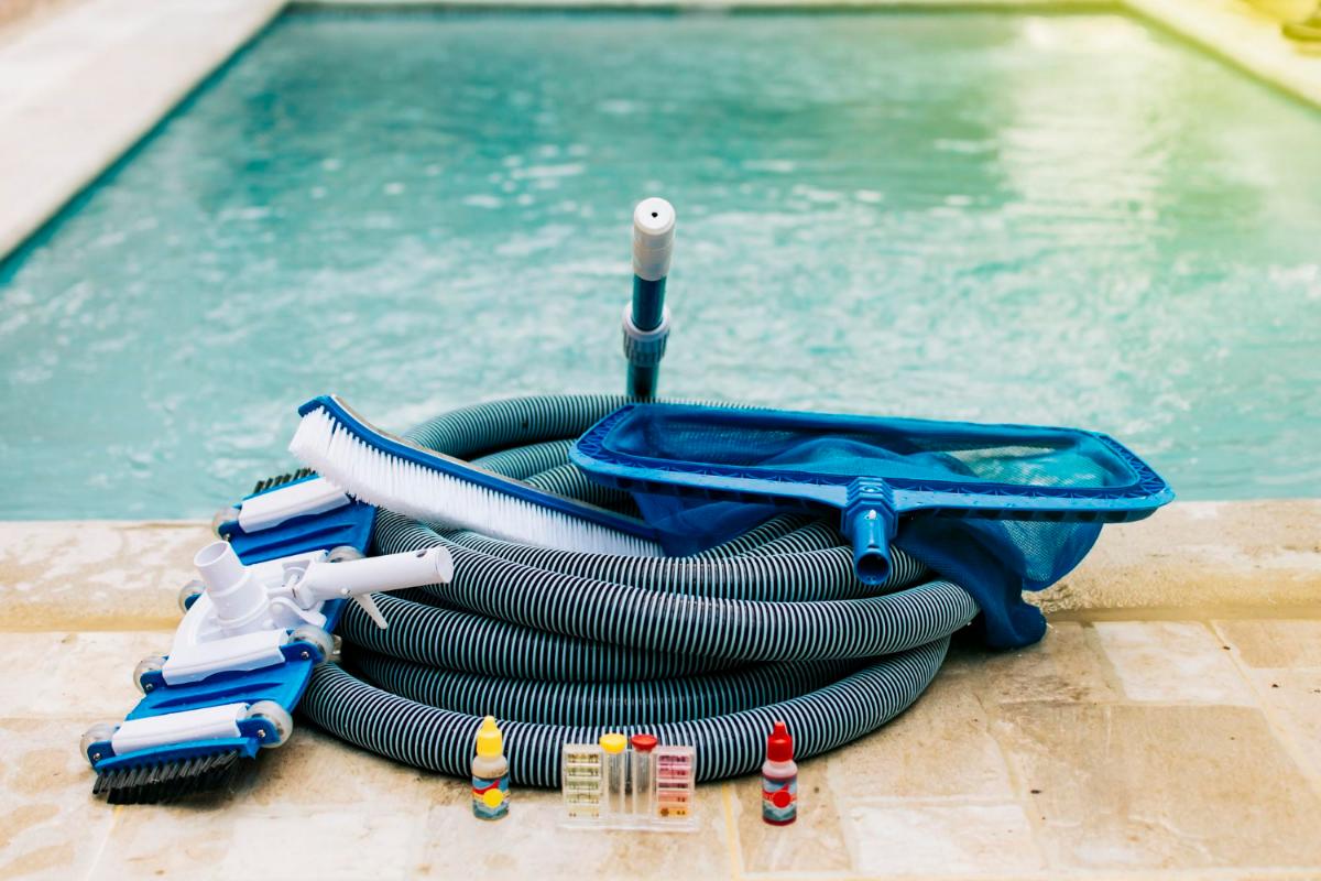 Four Tips for Shocking Your Pool for Algae Removal