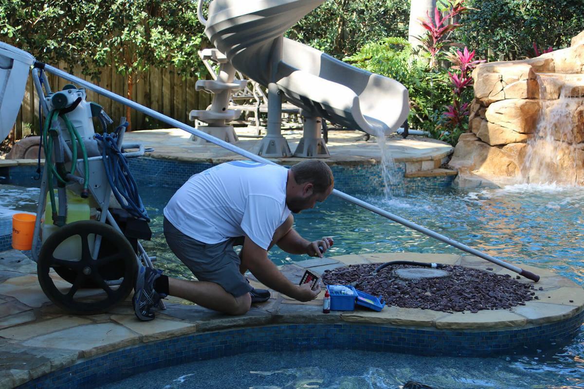 Advantages of Hiring a Swimming Pool Maintenance Service