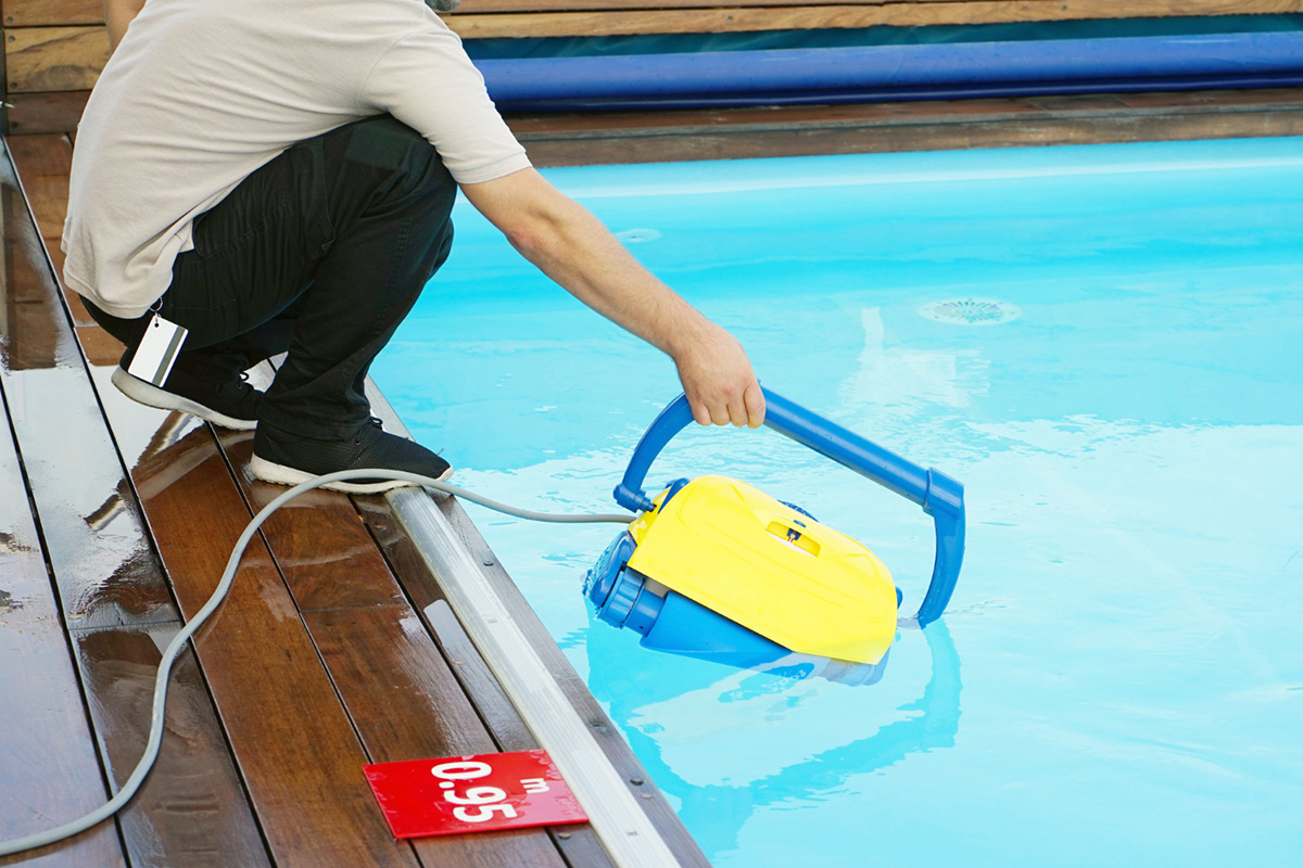 Reasons To Use A Swimming Pool Service